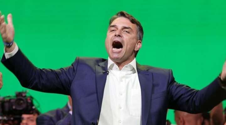 Flávio Bolsonaro lanza su candidatura presidencial en Brasil