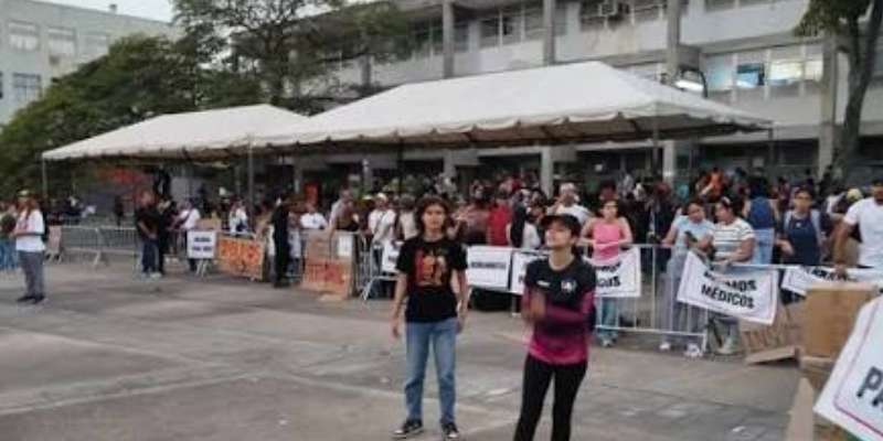 La UCV mantiene activo su centro de acopio para atender a los afectados por los terremotos en La Guaira