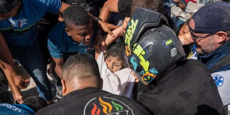 Reportan al menos 22 muertos en el fuerte sismo de Colombia