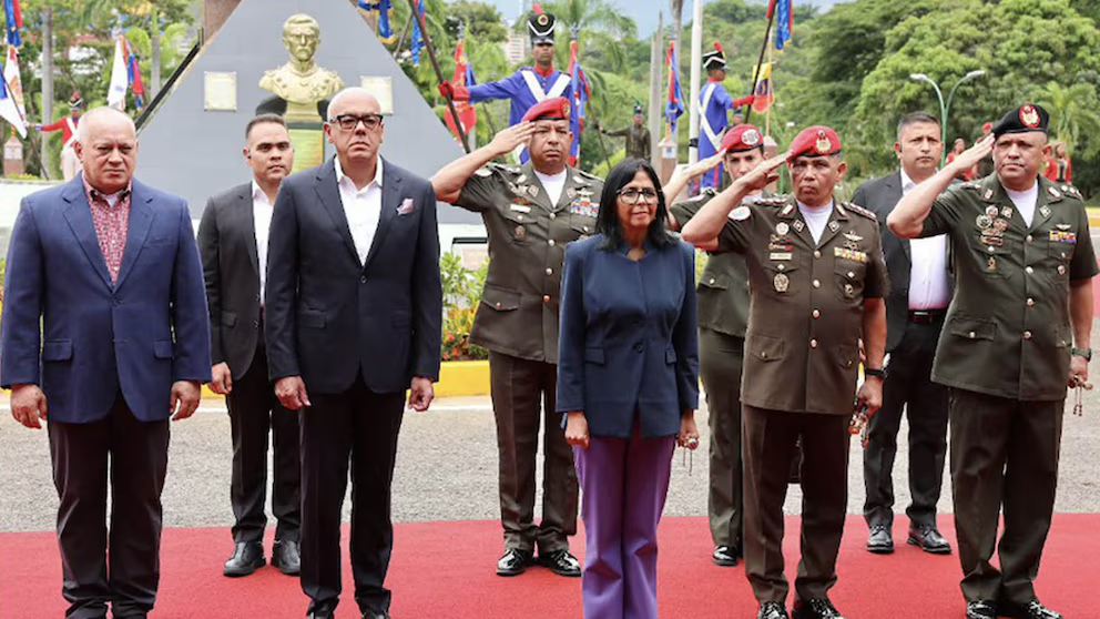 Delcy Rodríguez Gómez en el acto del Día del Ejército el 24 de junio 2026, junto a su hermano Jorge Rodríguez y Diosdado Cabello