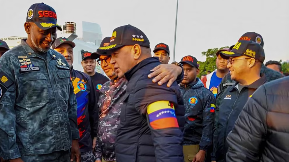 Diosdado Cabello durante un evento con el actual ministro de Defensa Gustavo González López el 30 de abril 2024