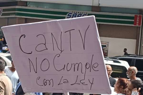 Jubilados y pensionados de Cantv marchan para exigir el pago de beneficios y mejoras de salud