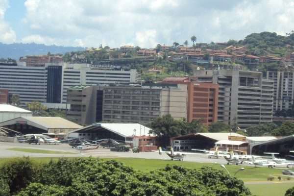 Instalan Mesa de Diálogo Nacional en La Carlota bajo restricciones a la prensa independiente