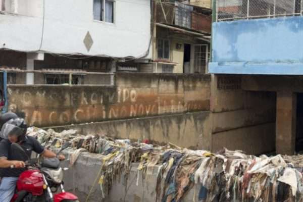 Seis desaparecidos y decenas de viviendas afectadas dejan lluvias en Caracas, Miranda y Aragua
