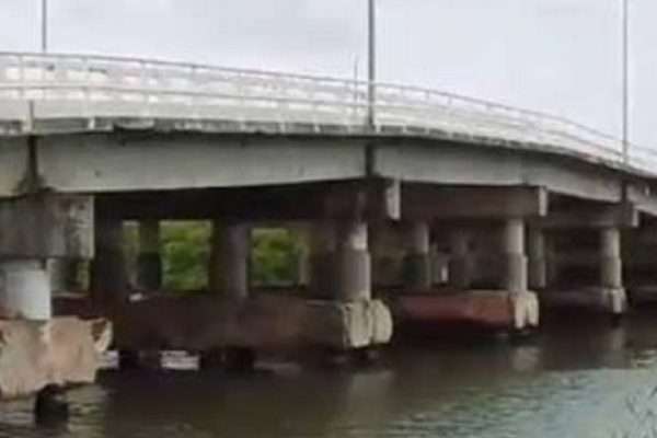 Restringen paso vehicular en el puente Punta Brava de Falcón por sismo de 4.5