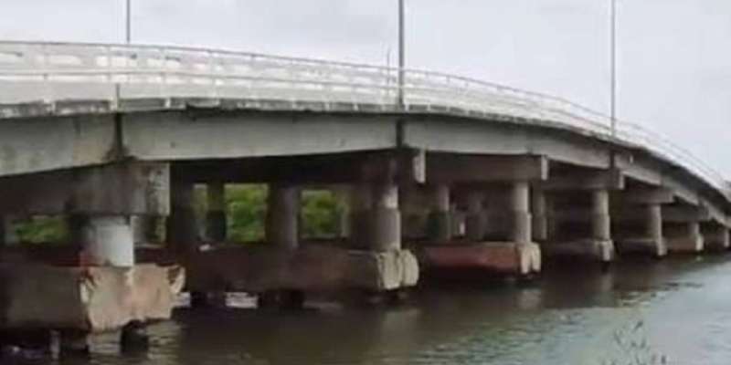 Restringen paso vehicular en el puente Punta Brava de Falcón por sismo de 4.5
