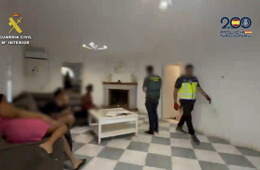 España desmantela redes de trata que explotaban a mujeres venezolanas y colombianas en Sevilla