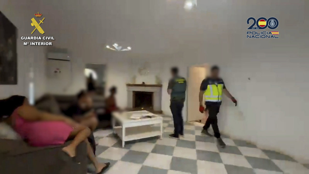 España desmantela redes de trata que explotaban a mujeres venezolanas y colombianas en Sevilla