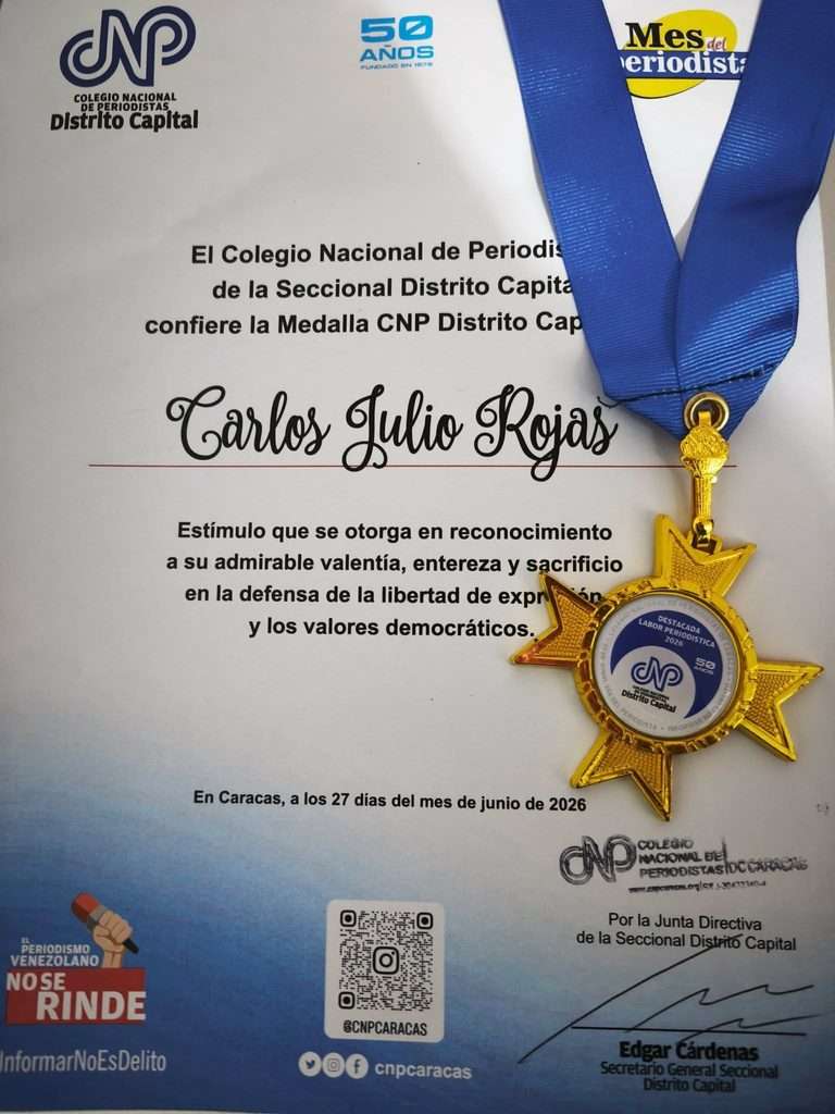 Reconocimiento otorgado al periodista y defensor de los derechos humanos Carlos Julio Rojas