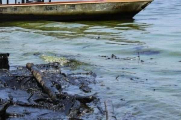 ONG denuncia derrames petroleros y fugas de gas en el Lago de Maracaibo