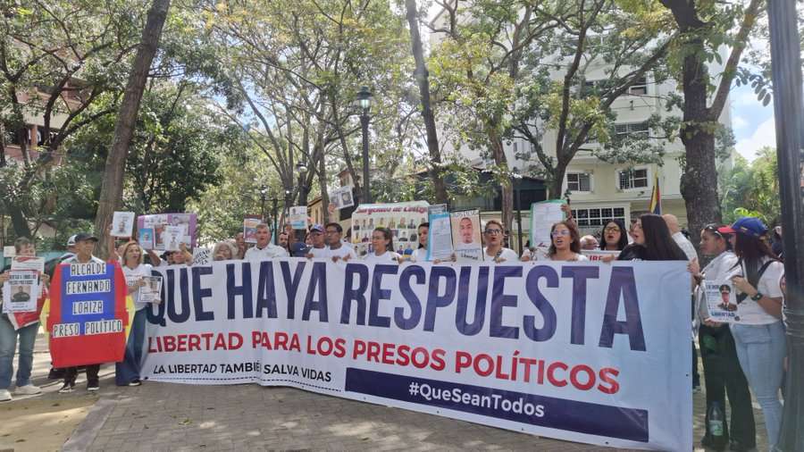 Familiares de presos políticos exigen respuestas y celeridad ante la Defensoría del Pueblo