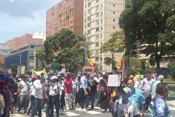 Protesta en Caracas exige salarios dignos, cronograma electoral y liberación de presos políticos