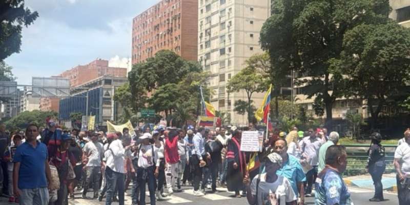 Protesta en Caracas exige salarios dignos, cronograma electoral y liberación de presos políticos
