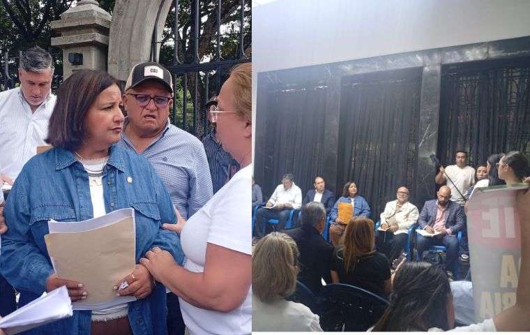 Dinorah Figuera se reúne con familiares de presos políticos en el Colegio de Ingenieros y exige su libertad total