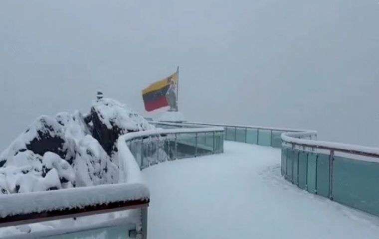 Espectacular nevada cubrió de blanco el Pico Espejo en Mérida este 20Sep