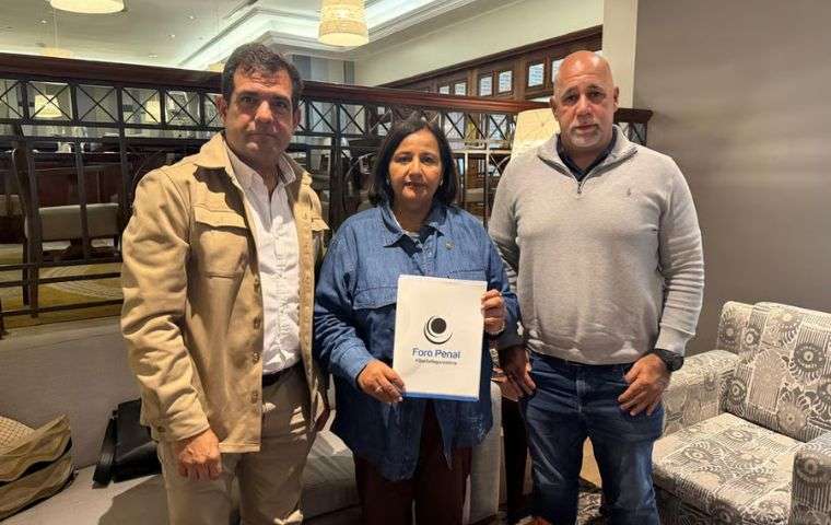 Foro Penal entrega a Dinorah Figuera lista de 344 presos políticos y exige un giro radical en la negociación