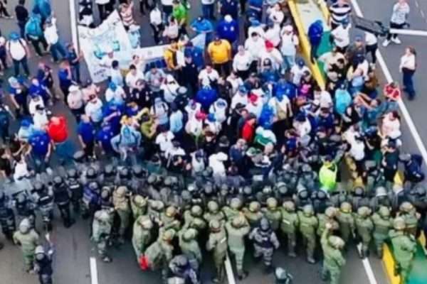Protestas laborales paralizan accesos en Zulia y Bolívar