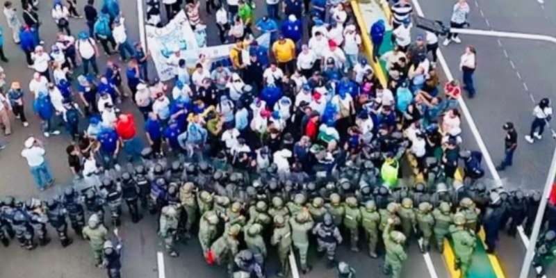Protestas laborales paralizan accesos en Zulia y Bolívar