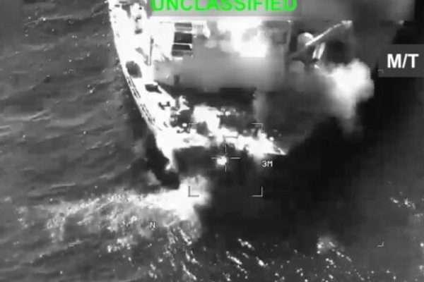 EE. UU. ataca tres petroleros iraníes en respuesta a ofensiva con misiles en el Medio Oriente