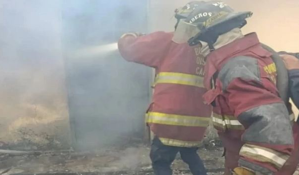 Incendio destruyó tres locales en Quinta Crespo
