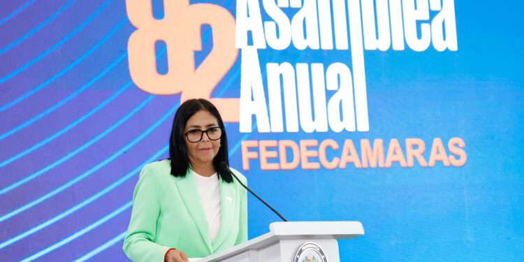 Delcy Rodríguez promete privatización eléctrica y rechaza dolarización tras acusaciones en Nueva York