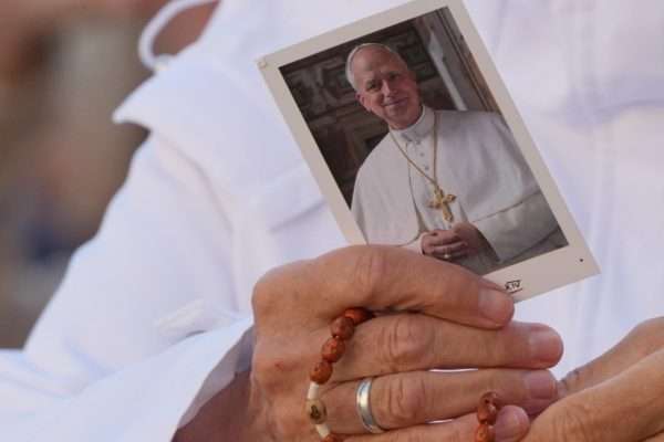 El papa León XIV muestra una constante mejoría de su salud tras su cirugía pulmonar