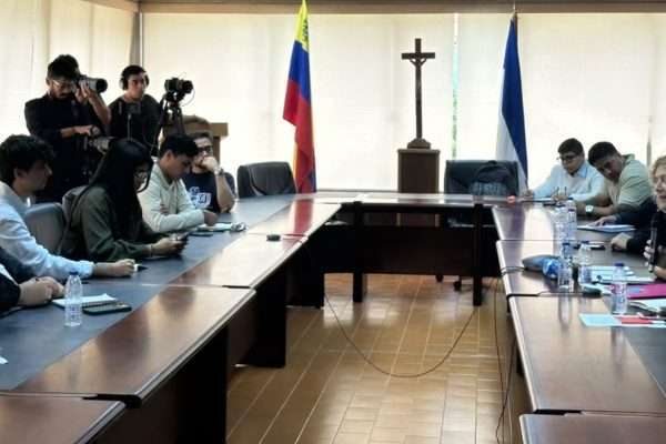Estudiantes le hablan claro a la ministra: no habrá Ley de Universidades a las espaldas de los estudiantes ni de las universidades