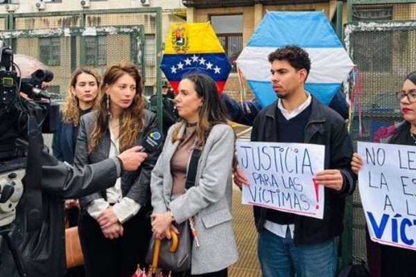 Organizaciones de derechos humanos piden a la justicia Argentina investigar crímenes de lesa humanidad en Venezuela