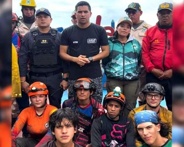 Rescatan sanos y salvos a dos jóvenes tras 16 horas perdidos en el Henri Pittier