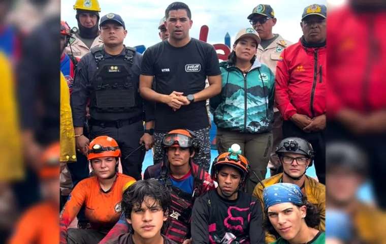 Rescatan sanos y salvos a dos jóvenes tras 16 horas perdidos en el Henri Pittier